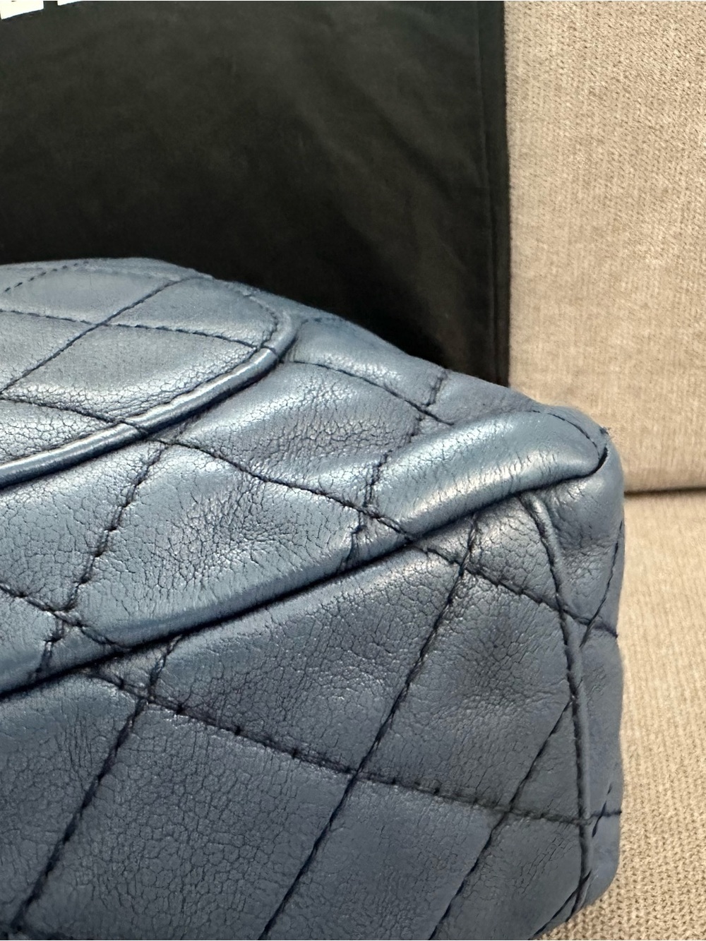 CHANEL Blue soft caviar skin maxi jumbo 34 - single flap - Picture 9 of 15